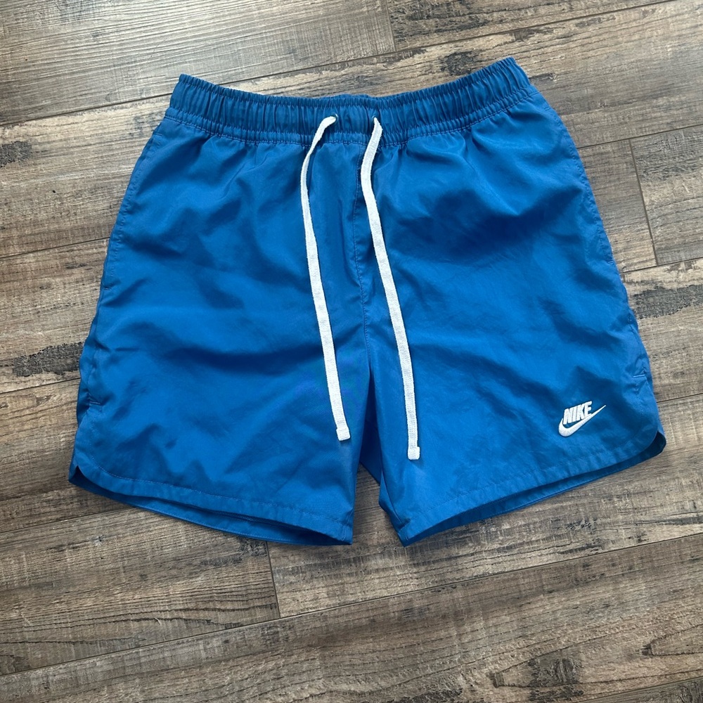 Men’s blue Nike shorts size small